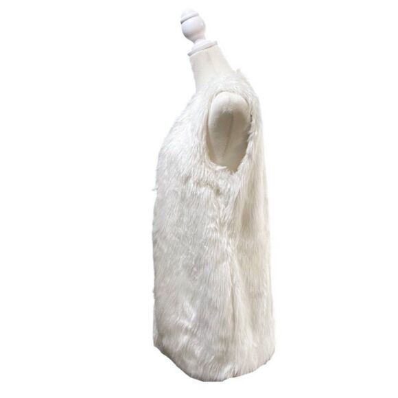 Romeo & Juliet Couture White Faux Fur Lined Hook and Eye Closure Vest Size Small - Picture 4 of 11
